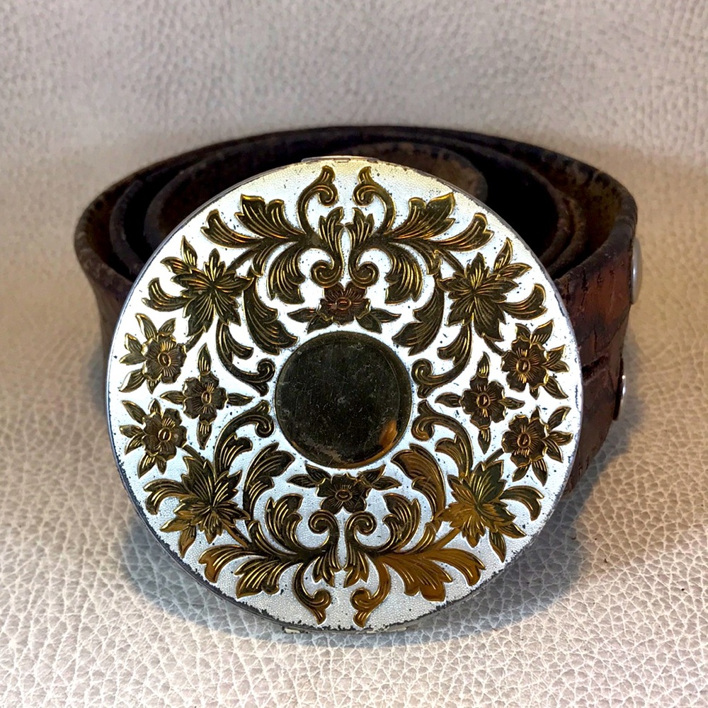 Vintage Belt Buckle Compact